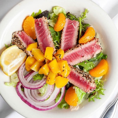 Lahaina's Seared Ahi Salad